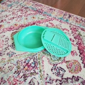 Vintage Tupperware grater bowl